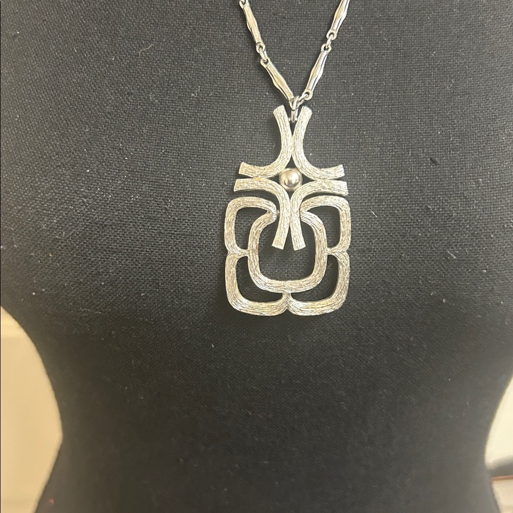 Avon Vintage Celtic Flair Pendant Necklace: 1970's Stunning Bar Link Chain, 24” - Picture 2 of 6